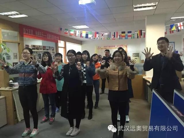 春風(fēng)送暖，周一早會，新人入職，欣欣向榮